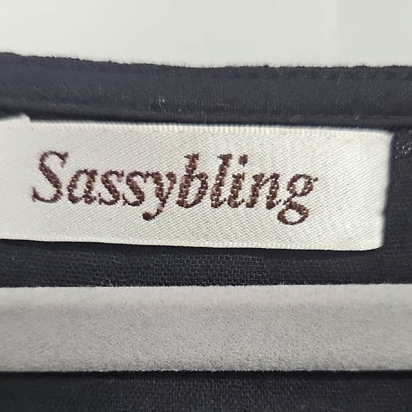 Black Relaxed 3/4 Sleeve Dolman Top - Picture 2 of 5